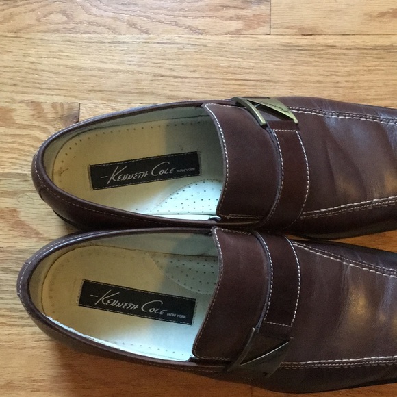 Nice casual/dress chocolate shoe for the office.